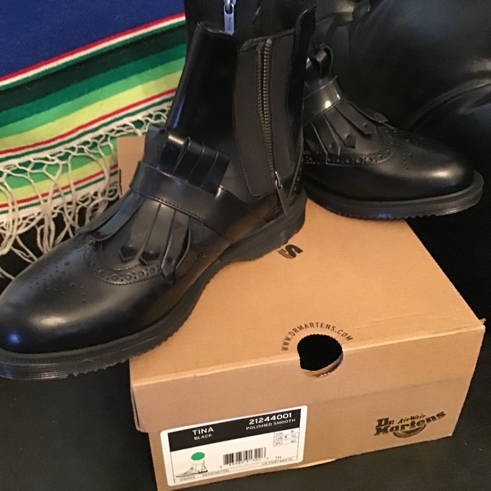 Doc Marten / Dr Marten “Tina” boots in black